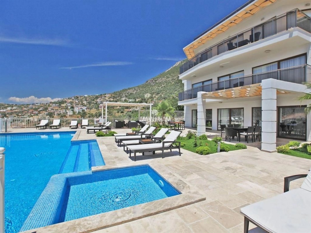 Villa Falcon Lodge