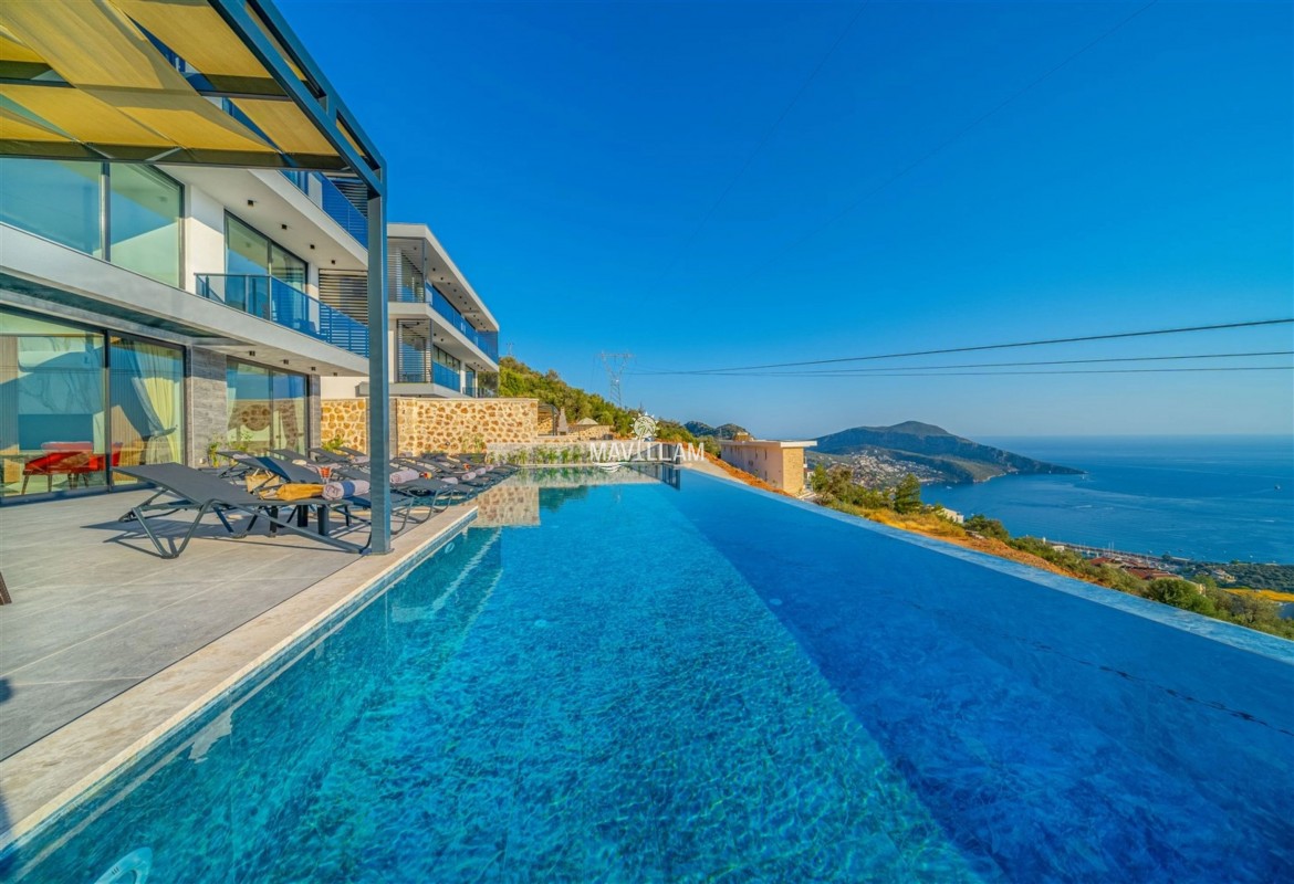 Villa Falcon Grey