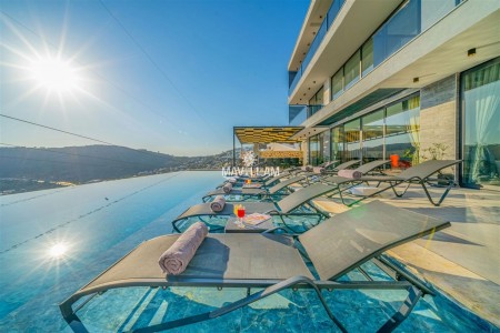 Villa Falcon Grey