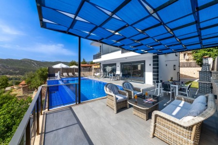 Villa Pilot